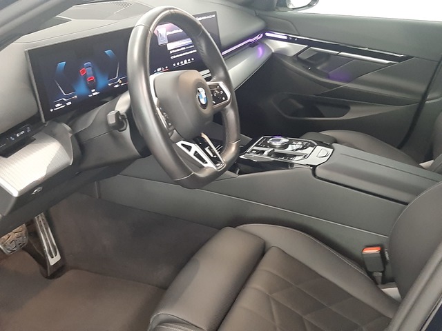 BMW Serie 5 520d color Negro. Año 2024. 145KW(197CV). Diésel. En concesionario Automoviles Bertolin, S.L. de Valencia