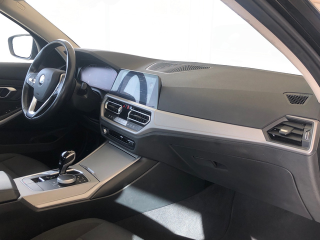 BMW Serie 3 318d color Negro. Año 2022. 110KW(150CV). Diésel. En concesionario Vehinter Getafe de Madrid