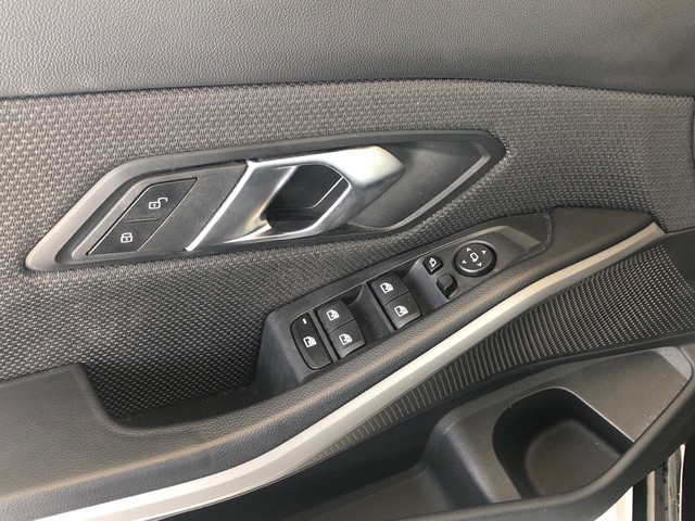 BMW Serie 3 318d color Negro. Año 2022. 110KW(150CV). Diésel. En concesionario Vehinter Getafe de Madrid