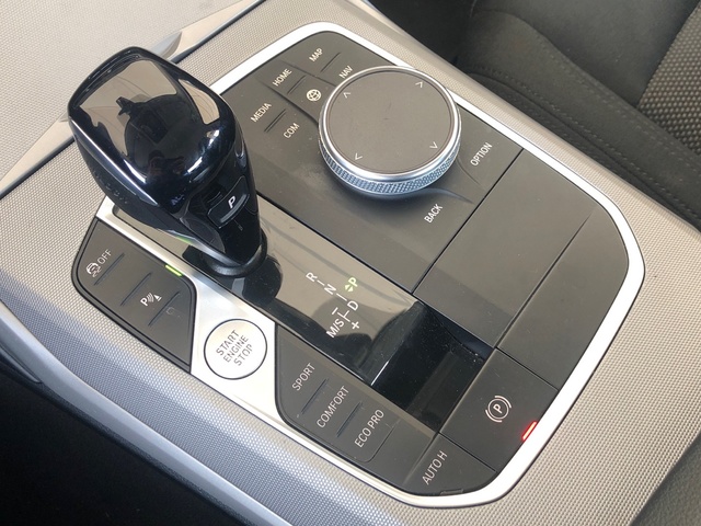 BMW Serie 3 318d color Negro. Año 2022. 110KW(150CV). Diésel. En concesionario Vehinter Getafe de Madrid