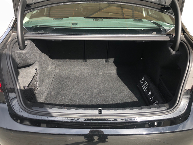 BMW Serie 3 318d color Negro. Año 2022. 110KW(150CV). Diésel. En concesionario Vehinter Getafe de Madrid