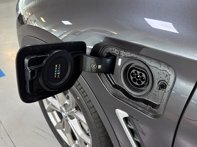 BMW X3 xDrive30e color Gris. Año 2021. 215KW(292CV). Híbrido Electro/Gasolina. En concesionario Triocar Gijón (Bmw y Mini) de Asturias