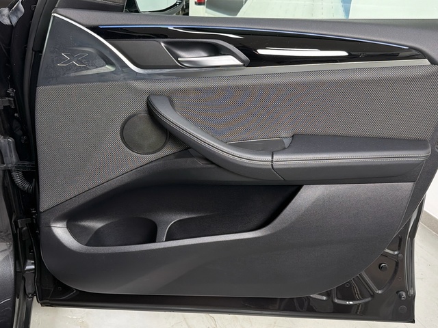 BMW X3 xDrive30e color Gris. Año 2021. 215KW(292CV). Híbrido Electro/Gasolina. En concesionario Triocar Gijón (Bmw y Mini) de Asturias