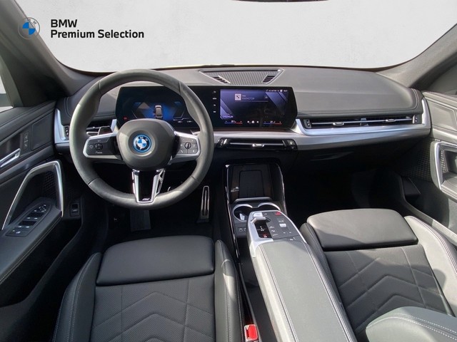 BMW iX1 eDrive20 color Gris Plata. Año 2025. 150KW(204CV). Eléctrico. En concesionario Marmotor de Las Palmas