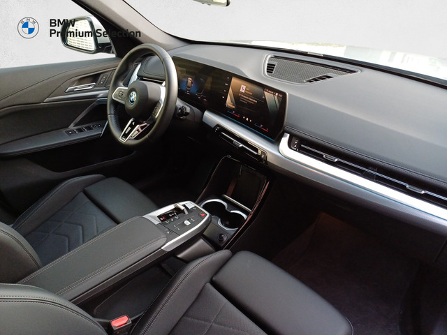 BMW iX1 eDrive20 color Gris Plata. Año 2025. 150KW(204CV). Eléctrico. En concesionario Marmotor de Las Palmas