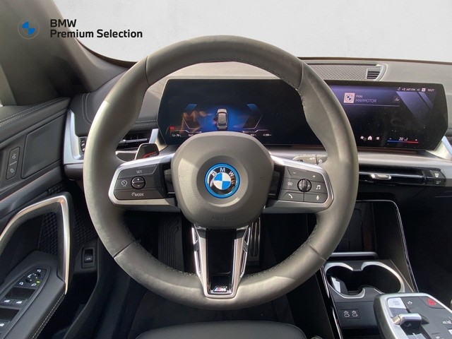 BMW iX1 eDrive20 color Gris Plata. Año 2025. 150KW(204CV). Eléctrico. En concesionario Marmotor de Las Palmas