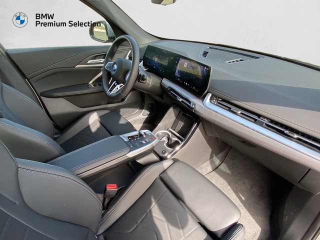 BMW iX1 eDrive20 color Gris Plata. Año 2025. 150KW(204CV). Eléctrico. En concesionario Marmotor de Las Palmas