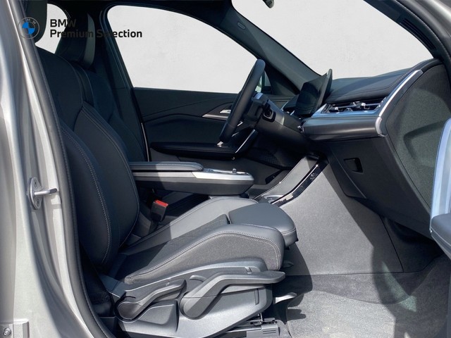 BMW iX1 eDrive20 color Gris Plata. Año 2025. 150KW(204CV). Eléctrico. En concesionario Marmotor de Las Palmas