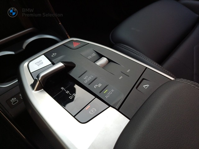 BMW iX1 eDrive20 color Gris Plata. Año 2025. 150KW(204CV). Eléctrico. En concesionario Marmotor de Las Palmas