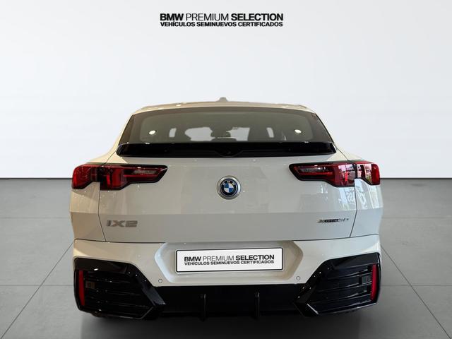 BMW iX2 xDrive30 color Blanco. Año 2025. 230KW(313CV). Eléctrico. En concesionario Automotor Premium Velázquez - Málaga de Málaga
