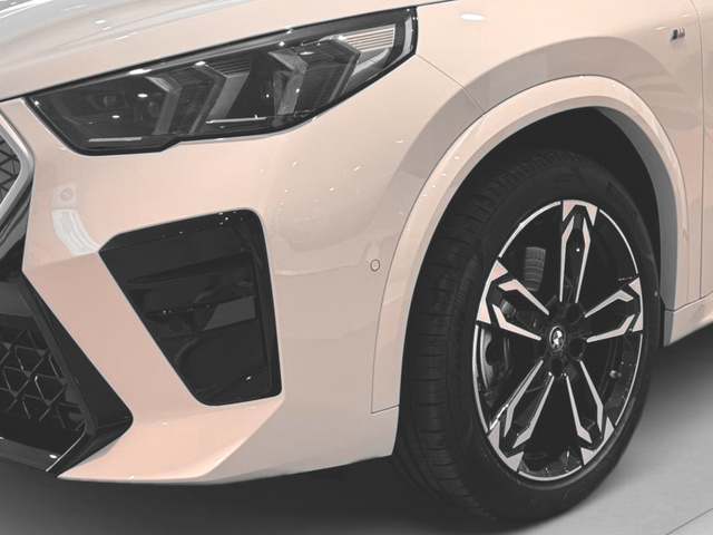 BMW iX2 xDrive30 color Blanco. Año 2025. 230KW(313CV). Eléctrico. En concesionario Automotor Premium Velázquez - Málaga de Málaga