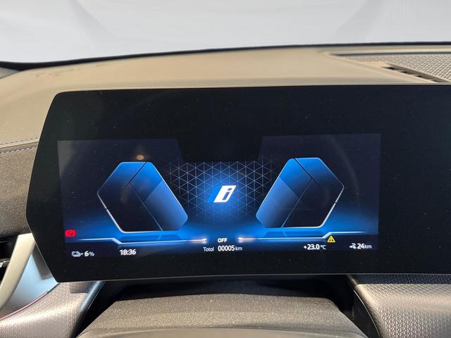 BMW iX2 xDrive30 color Blanco. Año 2025. 230KW(313CV). Eléctrico. En concesionario Automotor Premium Velázquez - Málaga de Málaga