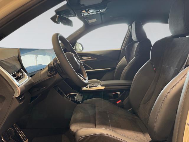 BMW iX2 xDrive30 color Blanco. Año 2025. 230KW(313CV). Eléctrico. En concesionario Automotor Premium Velázquez - Málaga de Málaga