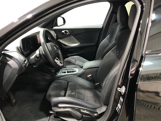 BMW Serie 1 120d color Negro. Año 2024. 120KW(163CV). Diésel. En concesionario COMISION DE VENTA de Madrid