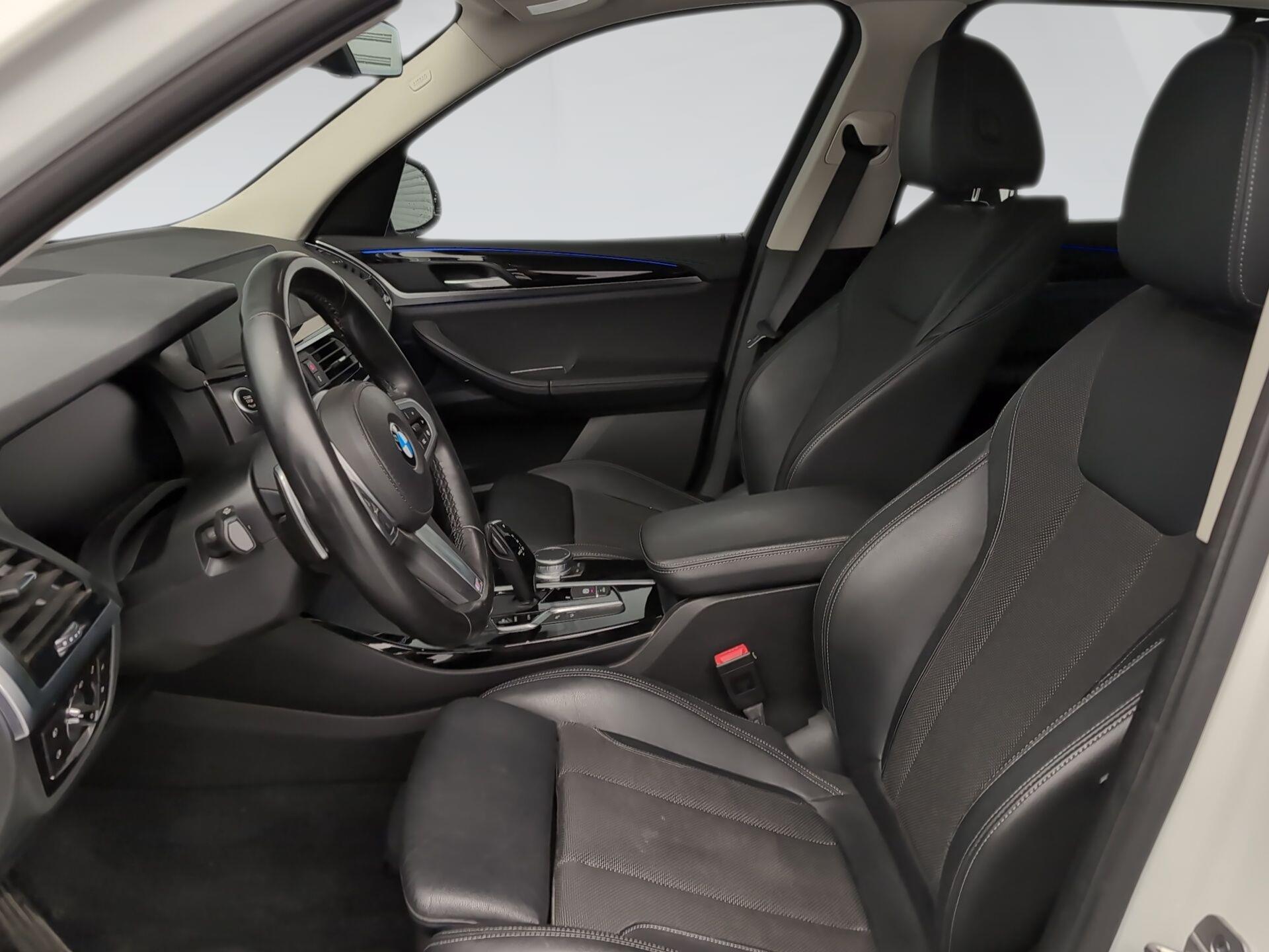 BMW X3 xDrive20d color Blanco. Año 2021. 140KW(190CV). Diésel. En concesionario Automotor Premium Velázquez - Málaga de Málaga