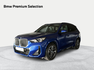 Fotos de BMW X1 sDrive18d color Azul. Año 2024. 110KW(150CV). Diésel. En concesionario San Pablo Motor | Su Eminencia de Sevilla