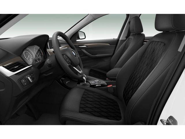 BMW X1 sDrive18d color Blanco. Año 2018. 110KW(150CV). Diésel. En concesionario Ceres Motor S.L. de Cáceres