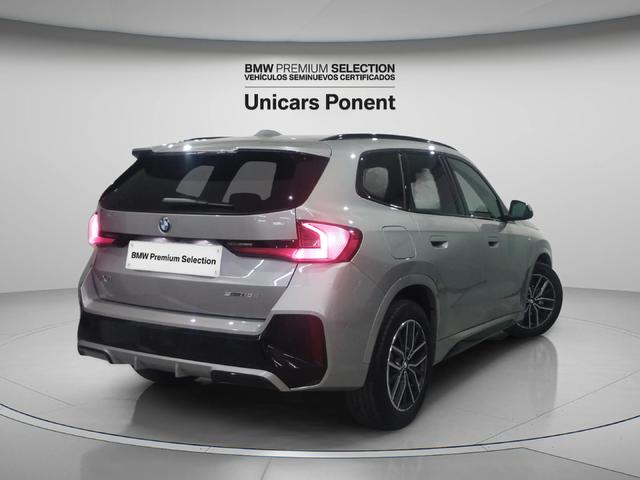 BMW X1 sDrive18d color Gris Plata. Año 2024. 110KW(150CV). Diésel. En concesionario Unicars Ponent de Lleida