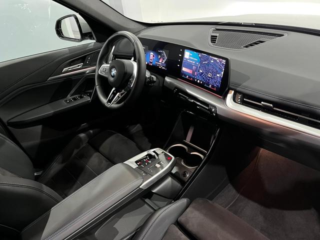 BMW X1 sDrive18d color Gris Plata. Año 2024. 110KW(150CV). Diésel. En concesionario Unicars Ponent de Lleida