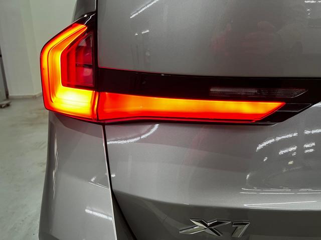 BMW X1 sDrive18d color Gris Plata. Año 2024. 110KW(150CV). Diésel. En concesionario Unicars Ponent de Lleida