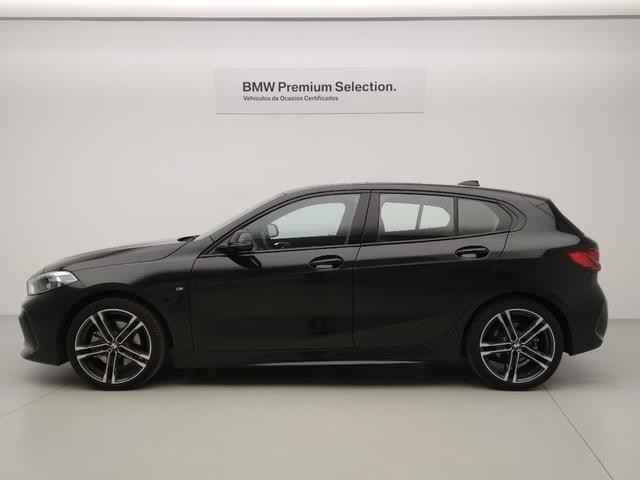 BMW Serie 1 118i color Negro. Año 2022. 103KW(140CV). Gasolina. En concesionario Automotor Premium Marbella - Málaga de Málaga