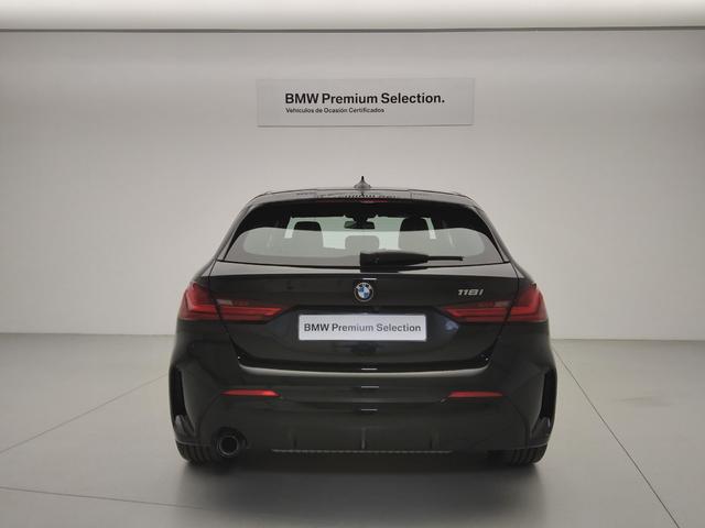 BMW Serie 1 118i color Negro. Año 2022. 103KW(140CV). Gasolina. En concesionario Automotor Premium Marbella - Málaga de Málaga