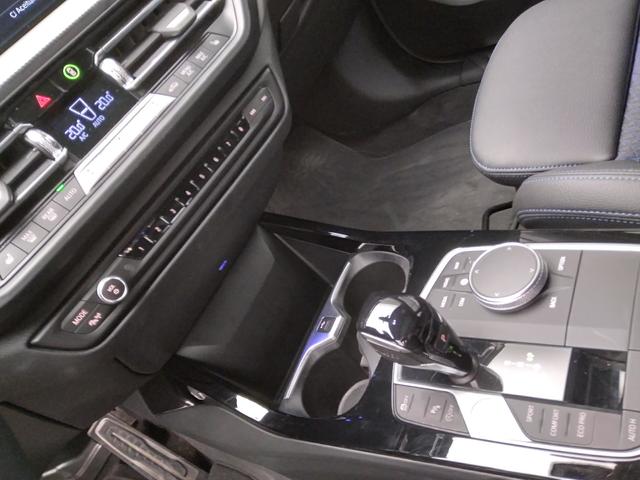 BMW Serie 1 118i color Negro. Año 2022. 103KW(140CV). Gasolina. En concesionario Automotor Premium Marbella - Málaga de Málaga