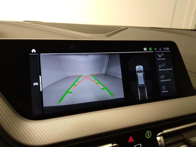 BMW Serie 1 118i color Negro. Año 2022. 103KW(140CV). Gasolina. En concesionario Automotor Premium Marbella - Málaga de Málaga