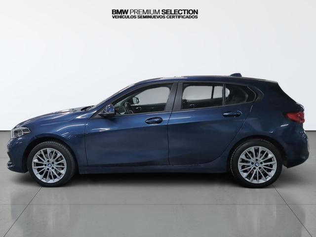 BMW Serie 1 118i color Azul. Año 2024. 103KW(140CV). Gasolina. En concesionario Automotor Premium Velázquez - Málaga de Málaga