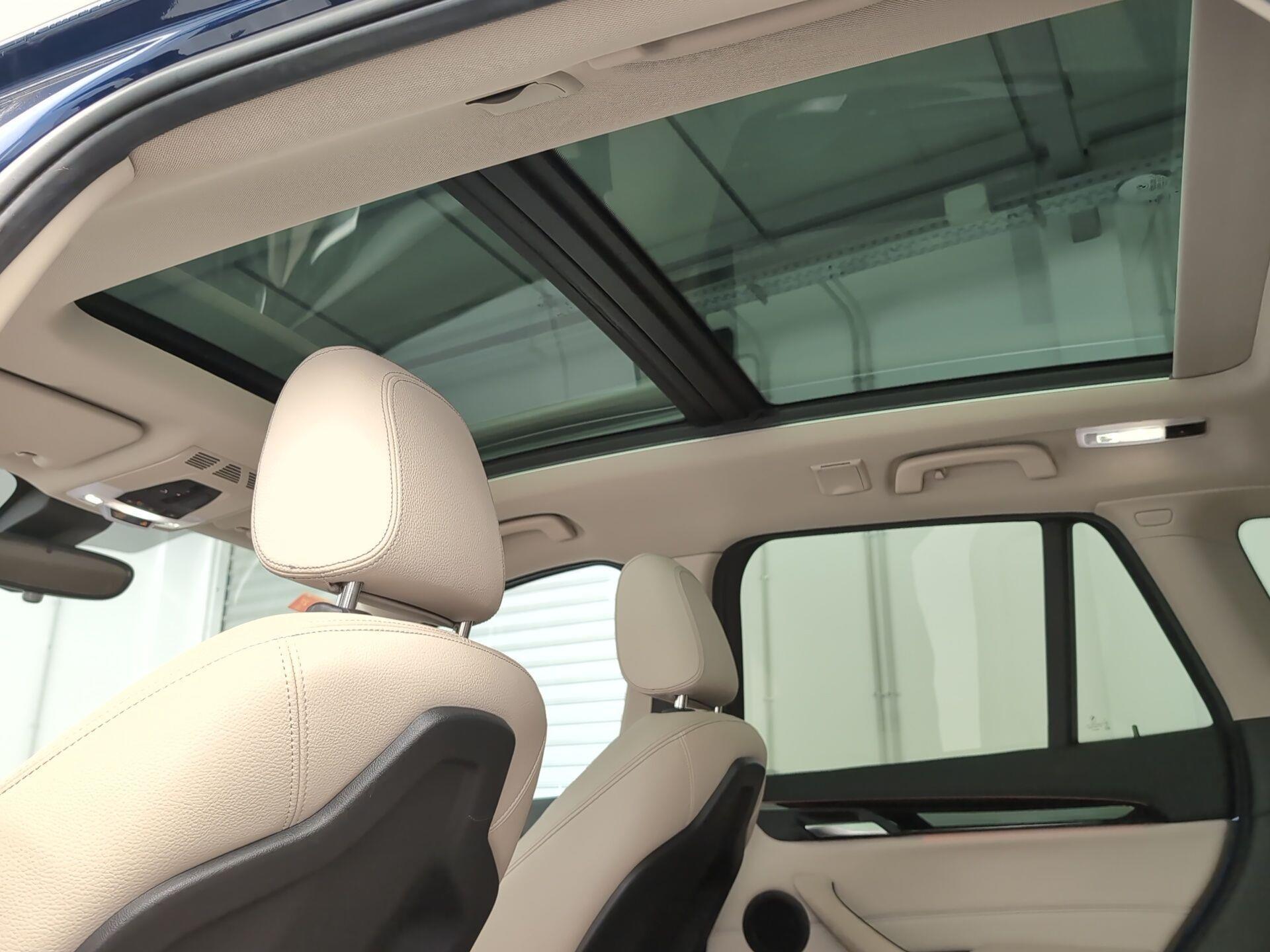 BMW X1 sDrive20d color Azul. Año 2019. 140KW(190CV). Diésel. En concesionario Automotor Premium Marbella - Málaga de Málaga