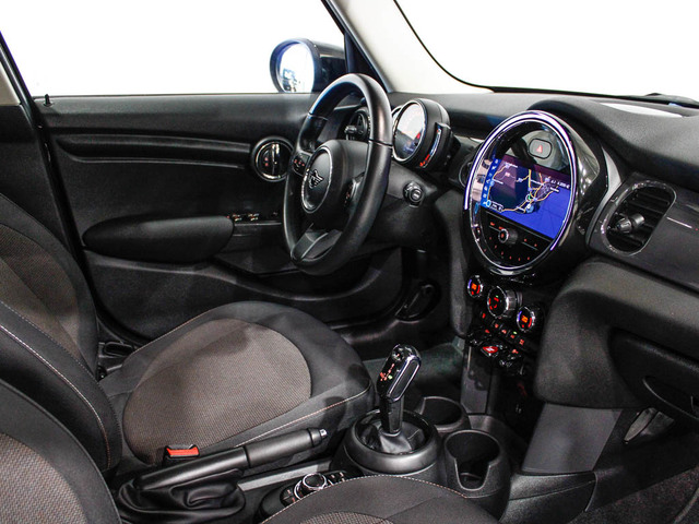 fotoG 7 del MINI MINI 5 Puertas Cooper 100 kW (136 CV) 136cv Gasolina del 2022 en Barcelona