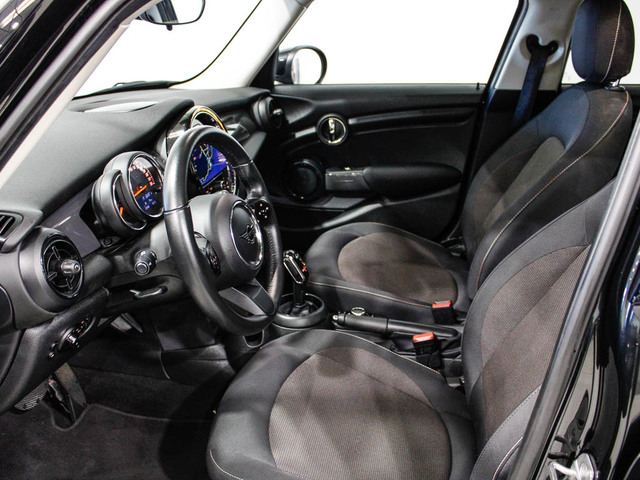 fotoG 10 del MINI MINI 5 Puertas Cooper 100 kW (136 CV) 136cv Gasolina del 2022 en Barcelona