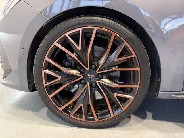 CUPRA Leon Sportstourer 2.0 TSI VZ DSG 221 kW (300 CV)