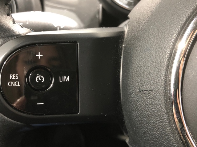 fotoG 10 del MINI MINI 5 Puertas Cooper 100 kW (136 CV) 136cv Gasolina del 2021 en Madrid