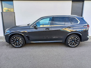 Fotos de BMW X5 xDrive50e color Marrón. Año 2024. 360KW(489CV). Híbrido Electro/Gasolina. En concesionario Barcelona Premium -- GRAN VIA de Barcelona