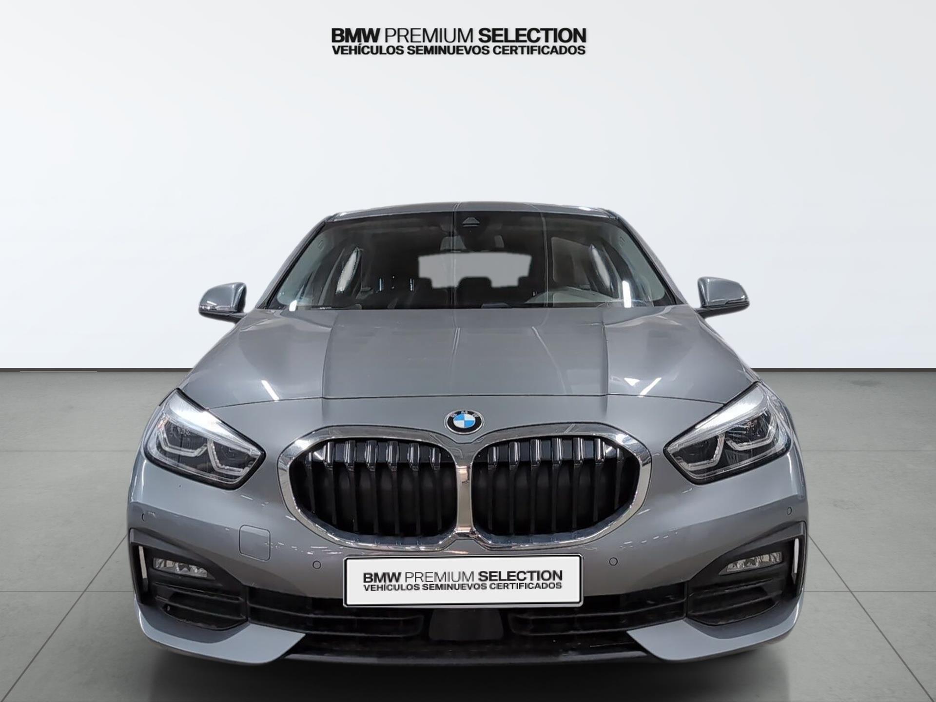 BMW Serie 1 118i color Gris. Año 2024. 103KW(140CV). Gasolina. En concesionario Automotor Premium Velázquez - Málaga de Málaga
