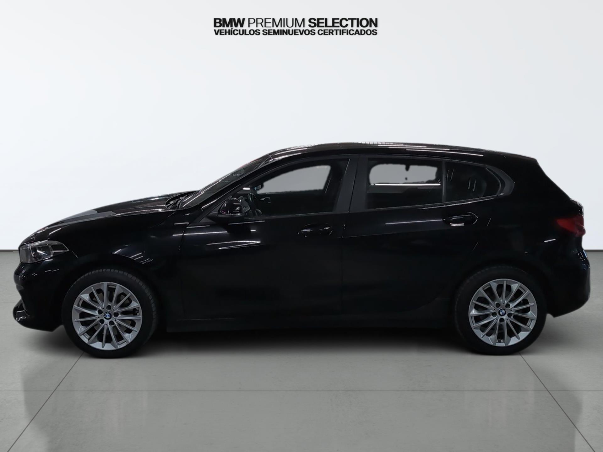 BMW Serie 1 118i color Negro. Año 2024. 103KW(140CV). Gasolina. En concesionario Automotor Premium Velázquez - Málaga de Málaga