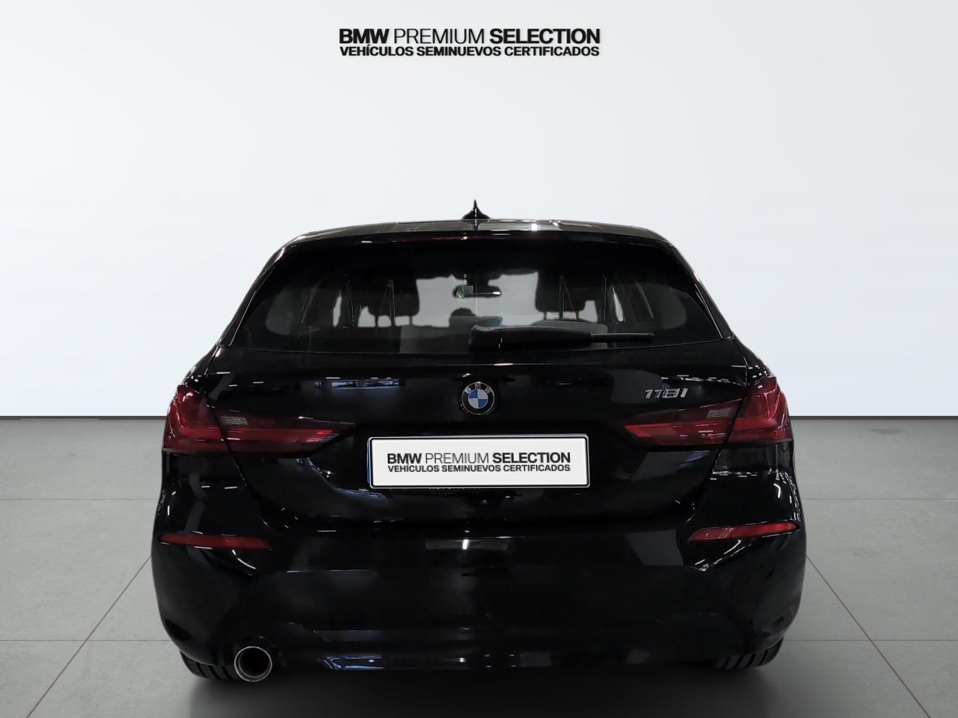 BMW Serie 1 118i color Negro. Año 2024. 103KW(140CV). Gasolina. En concesionario Automotor Premium Velázquez - Málaga de Málaga