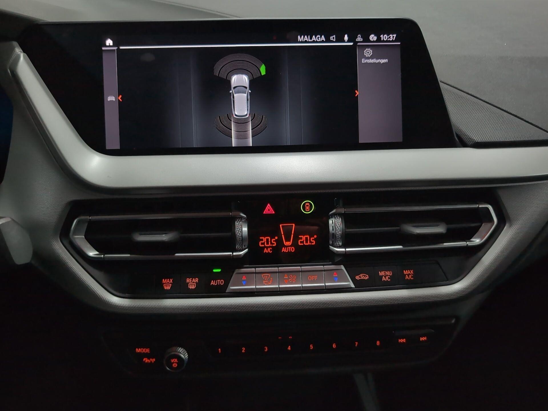 BMW Serie 1 118i color Negro. Año 2024. 103KW(140CV). Gasolina. En concesionario Automotor Premium Velázquez - Málaga de Málaga