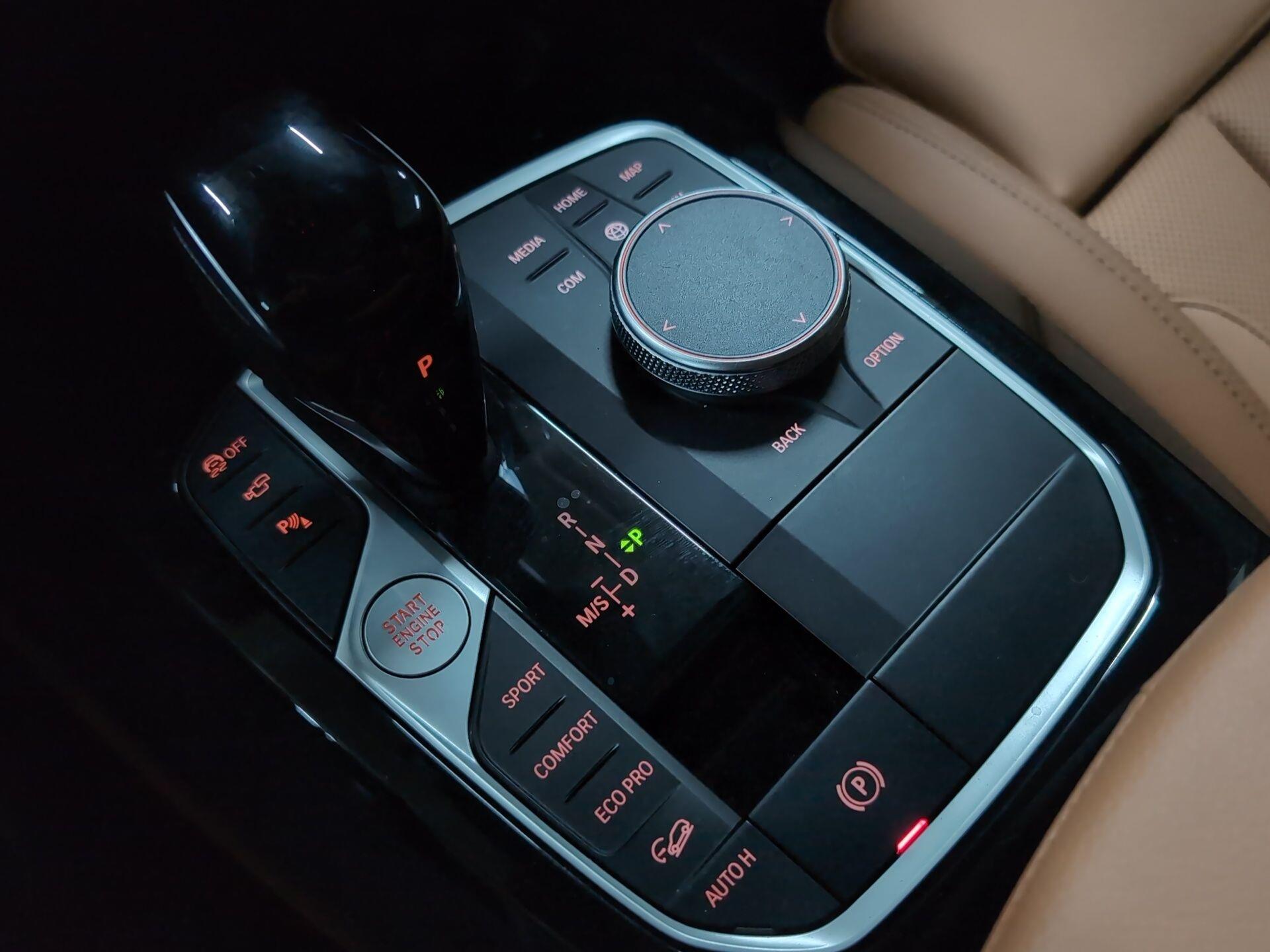 BMW X4 xDrive20d color Negro. Año 2025. 140KW(190CV). Diésel. En concesionario Automotor Premium Viso - Málaga de Málaga