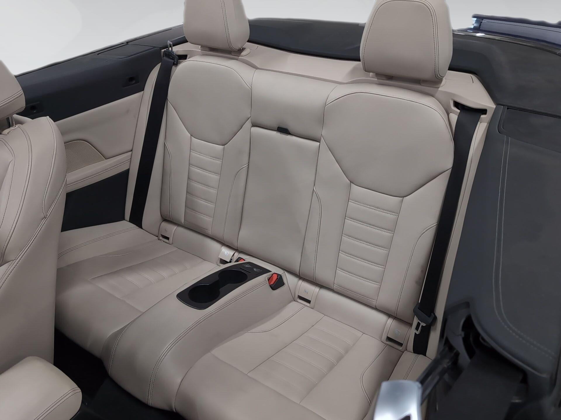 BMW Serie 4 420d Cabrio color Azul. Año 2024. 140KW(190CV). Diésel. En concesionario Automotor Premium Velázquez - Málaga de Málaga