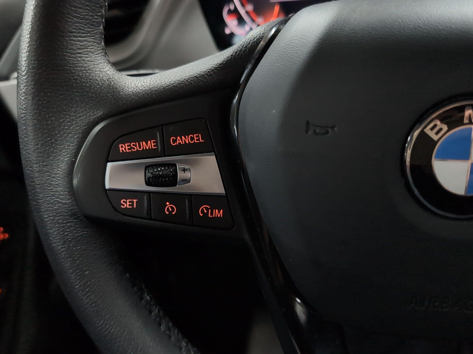 BMW Serie 1 118i color Gris. Año 2024. 103KW(140CV). Gasolina. En concesionario Automotor Premium Velázquez - Málaga de Málaga