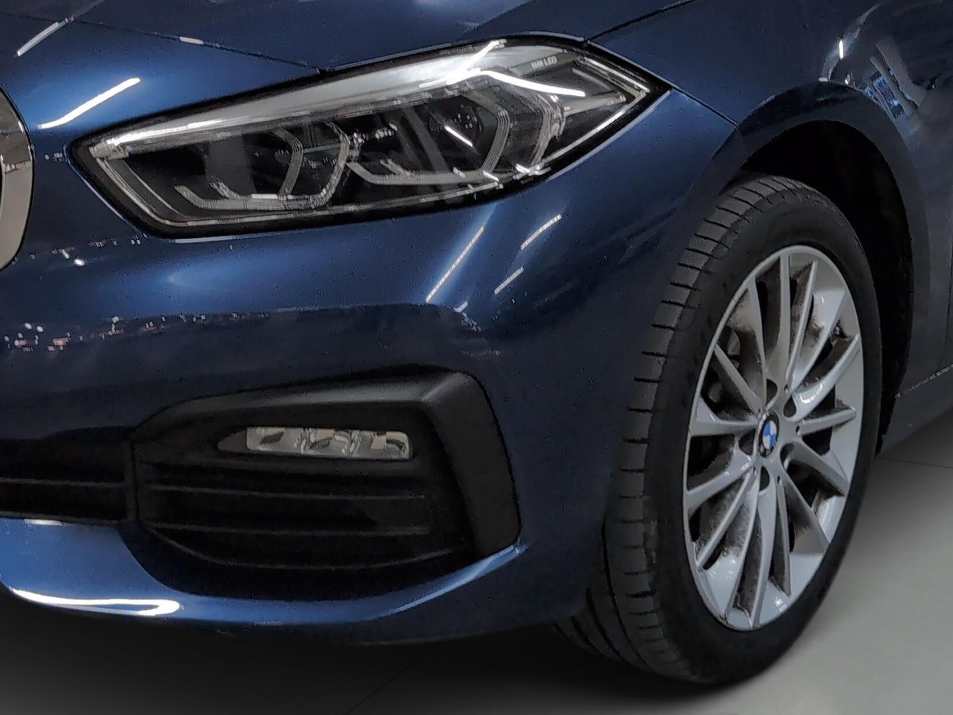 BMW Serie 1 118i color Azul. Año 2024. 103KW(140CV). Gasolina. En concesionario Automotor Premium Velázquez - Málaga de Málaga