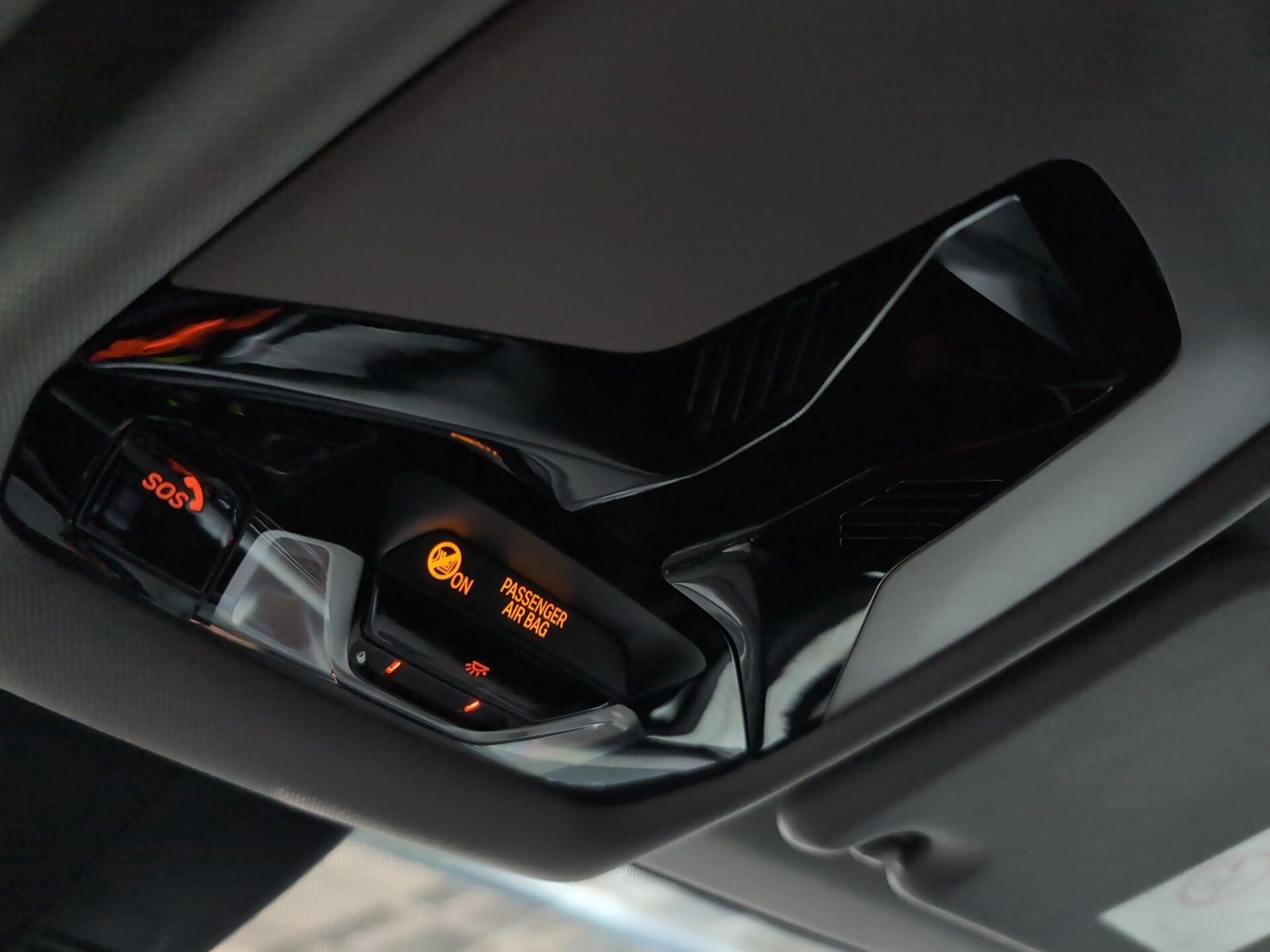 BMW Serie 1 118i color Azul. Año 2024. 103KW(140CV). Gasolina. En concesionario Automotor Premium Velázquez - Málaga de Málaga