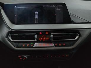 BMW Serie 1 118i color Blanco. Año 2024. 103KW(140CV). Gasolina. En concesionario Automotor Premium Velázquez - Málaga de Málaga