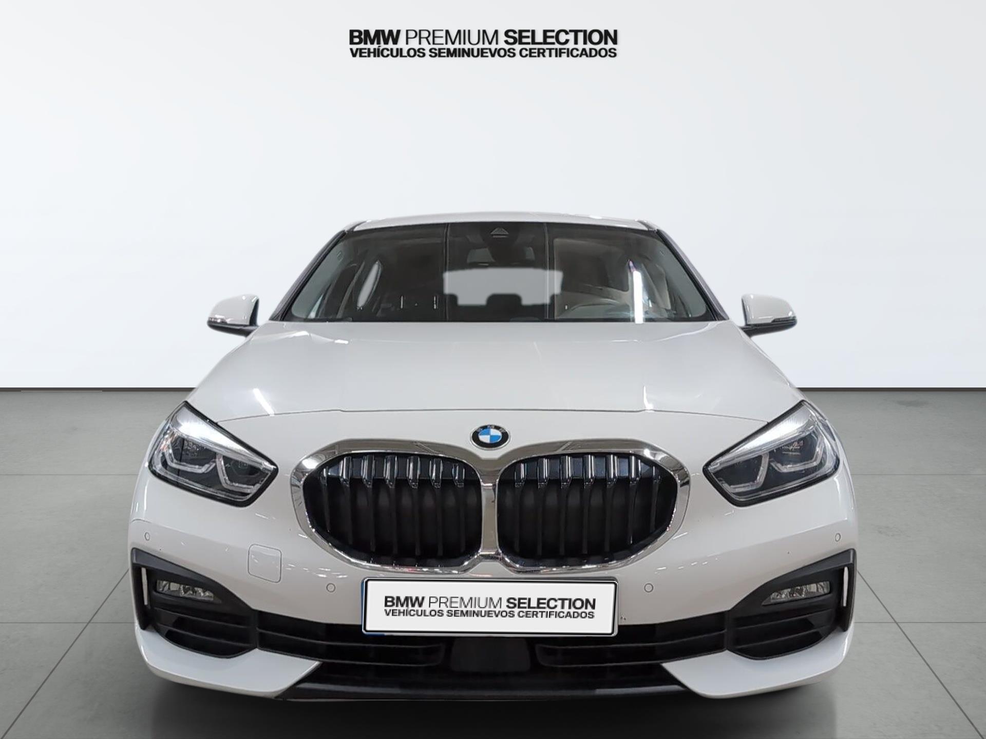 BMW Serie 1 118i color Blanco. Año 2024. 103KW(140CV). Gasolina. En concesionario Automotor Premium Velázquez - Málaga de Málaga