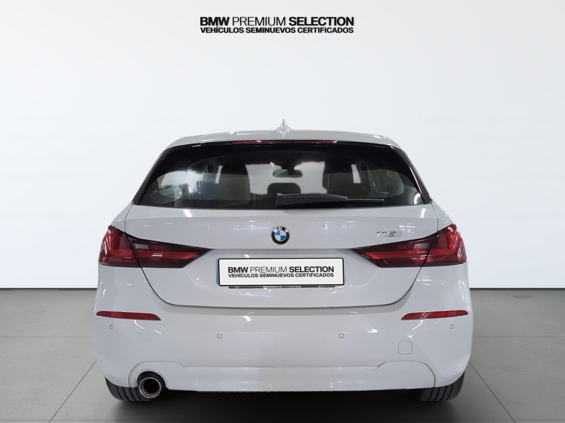 BMW Serie 1 118i color Blanco. Año 2024. 103KW(140CV). Gasolina. En concesionario Automotor Premium Velázquez - Málaga de Málaga