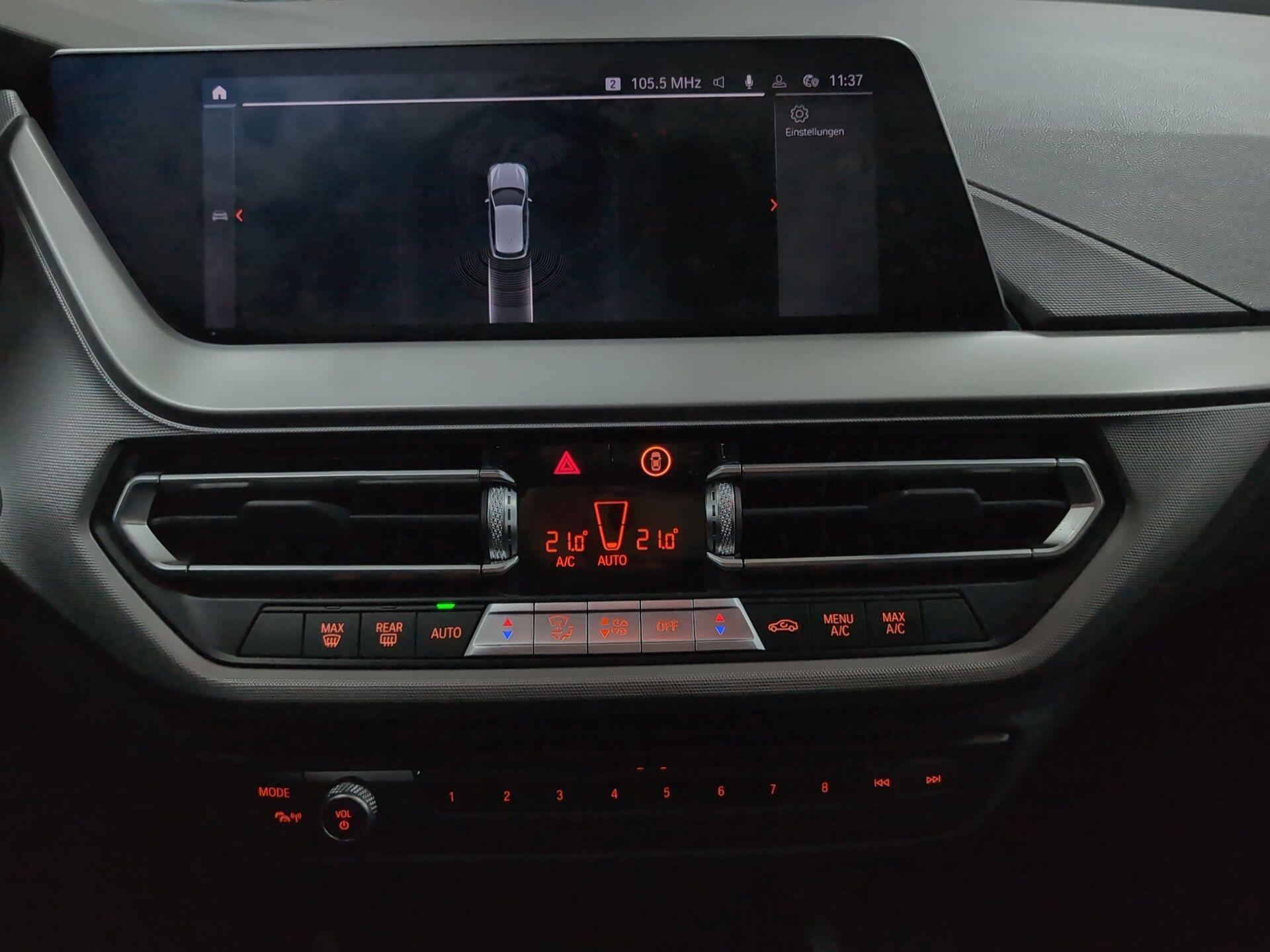 BMW Serie 1 118i color Blanco. Año 2024. 103KW(140CV). Gasolina. En concesionario Automotor Premium Velázquez - Málaga de Málaga