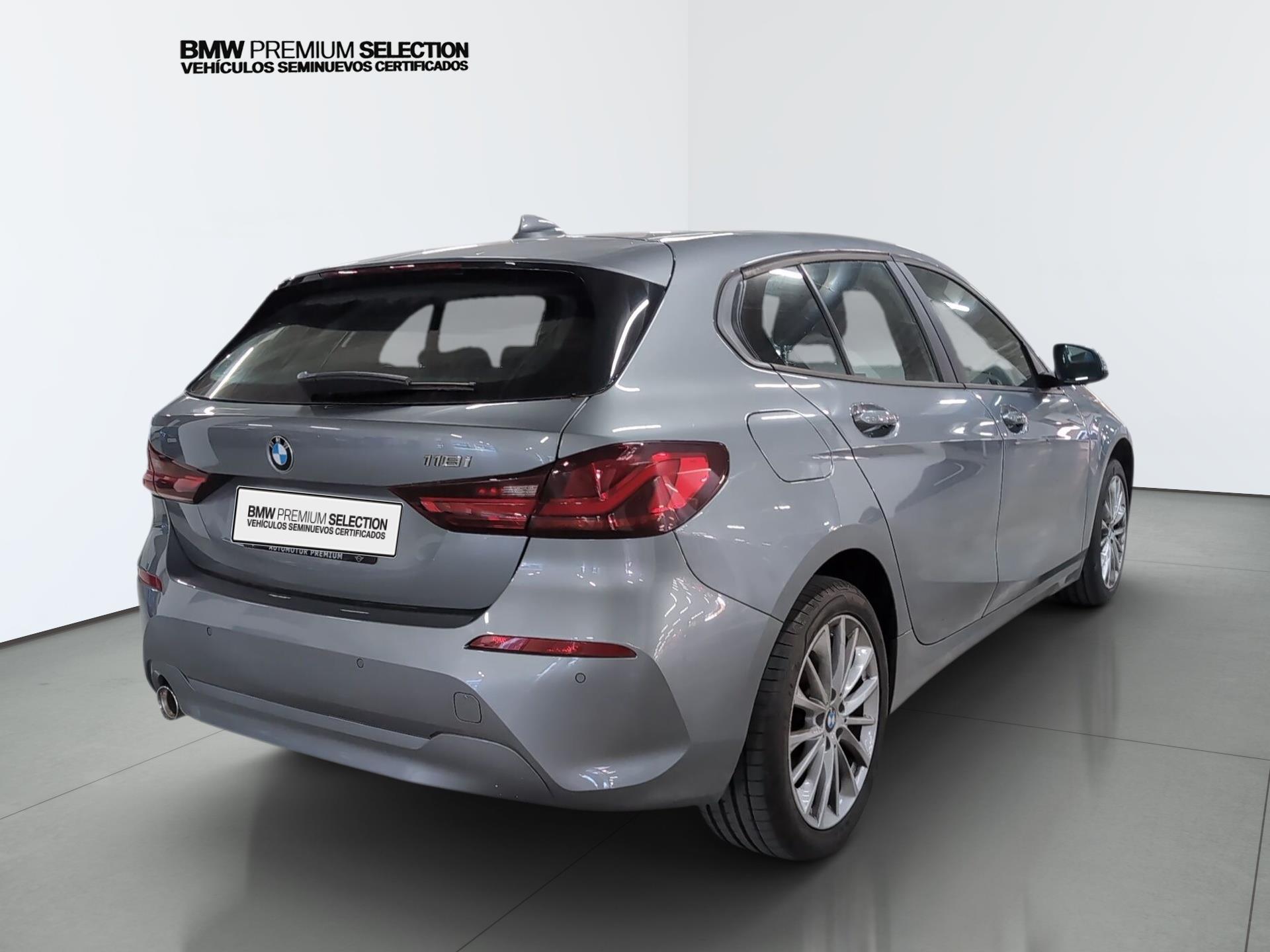 BMW Serie 1 118i color Gris. Año 2024. 103KW(140CV). Gasolina. En concesionario Automotor Premium Velázquez - Málaga de Málaga