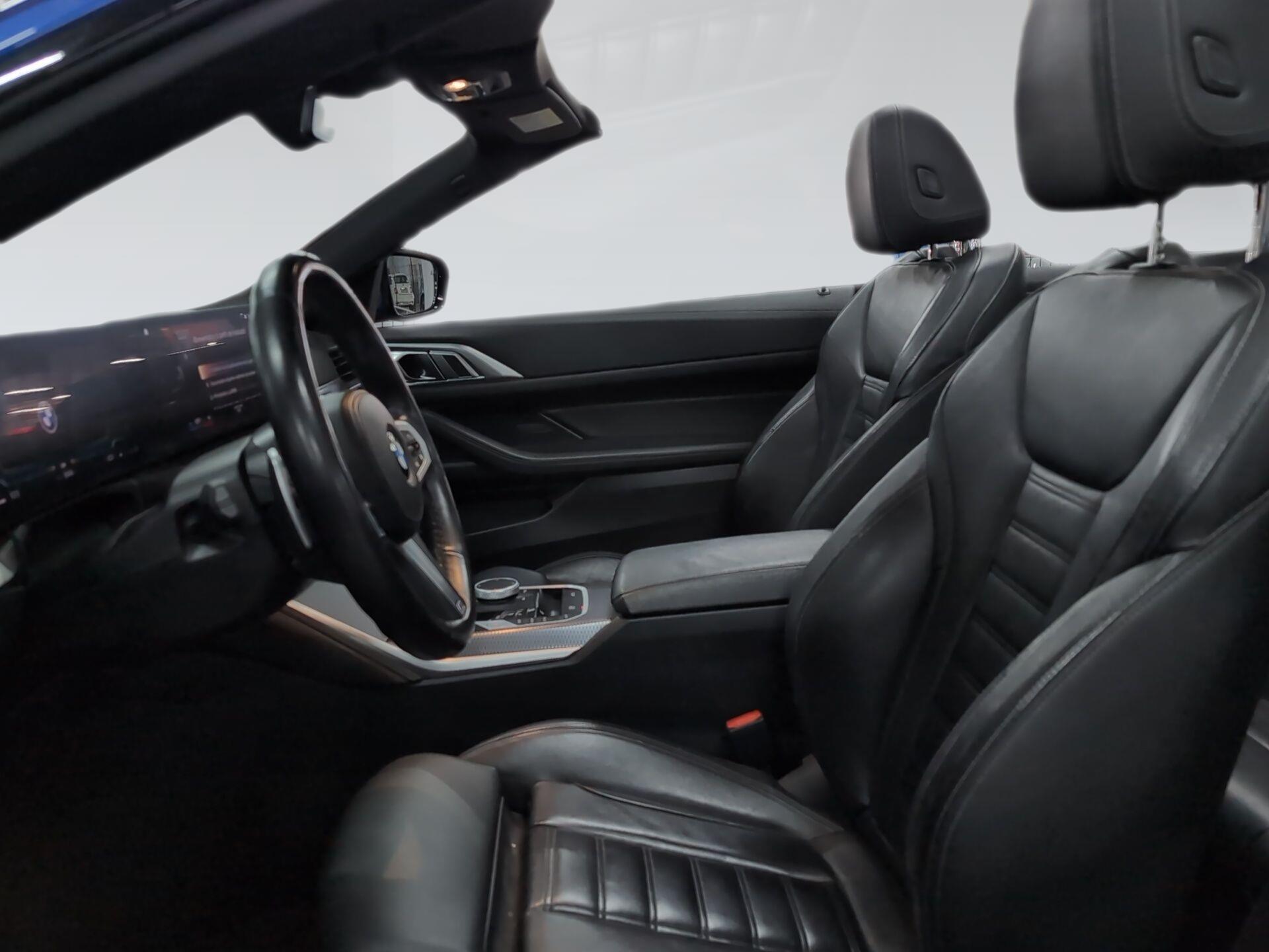 BMW Serie 4 420d Cabrio color Azul. Año 2024. 140KW(190CV). Diésel. En concesionario Automotor Premium Velázquez - Málaga de Málaga